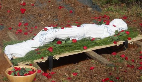 If the ground is light, dry soil, decomposition is quicker. . How long does a body take to decompose in a coffin